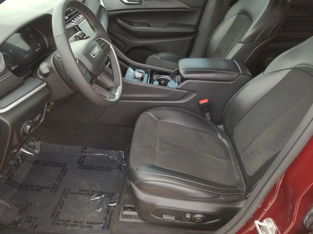 Used 2023 Red Jeep Altitude image 24