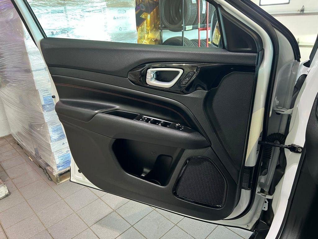 Used 2022 Bright White Clearcoat Jeep Trailhawk image 13