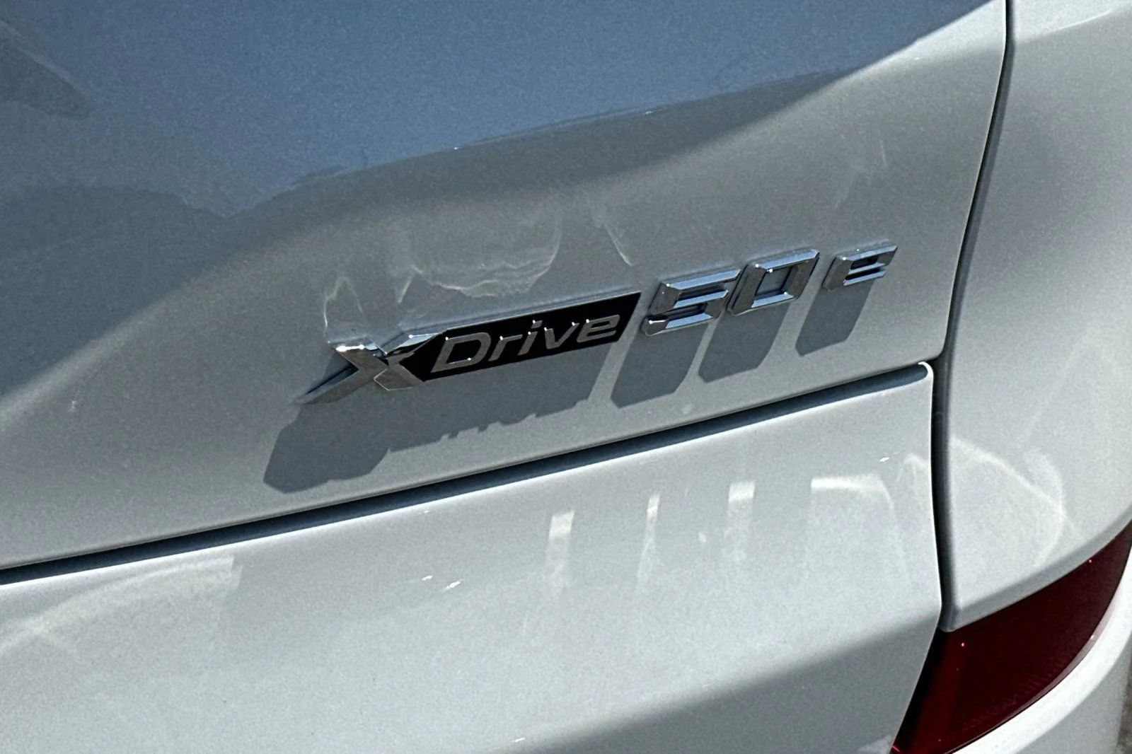 New 2026 Mineral White Metallic BMW xDrive50e image 6