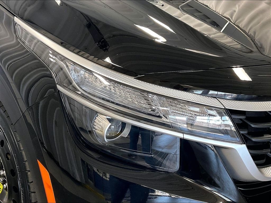 Used 2023 Black Kia LX image 31