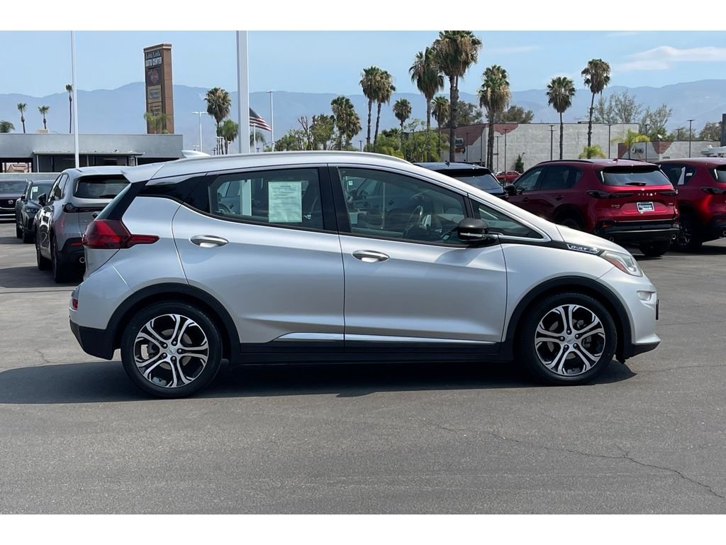 Used 2017 Silver Ice Metallic Chevrolet Premier image 7