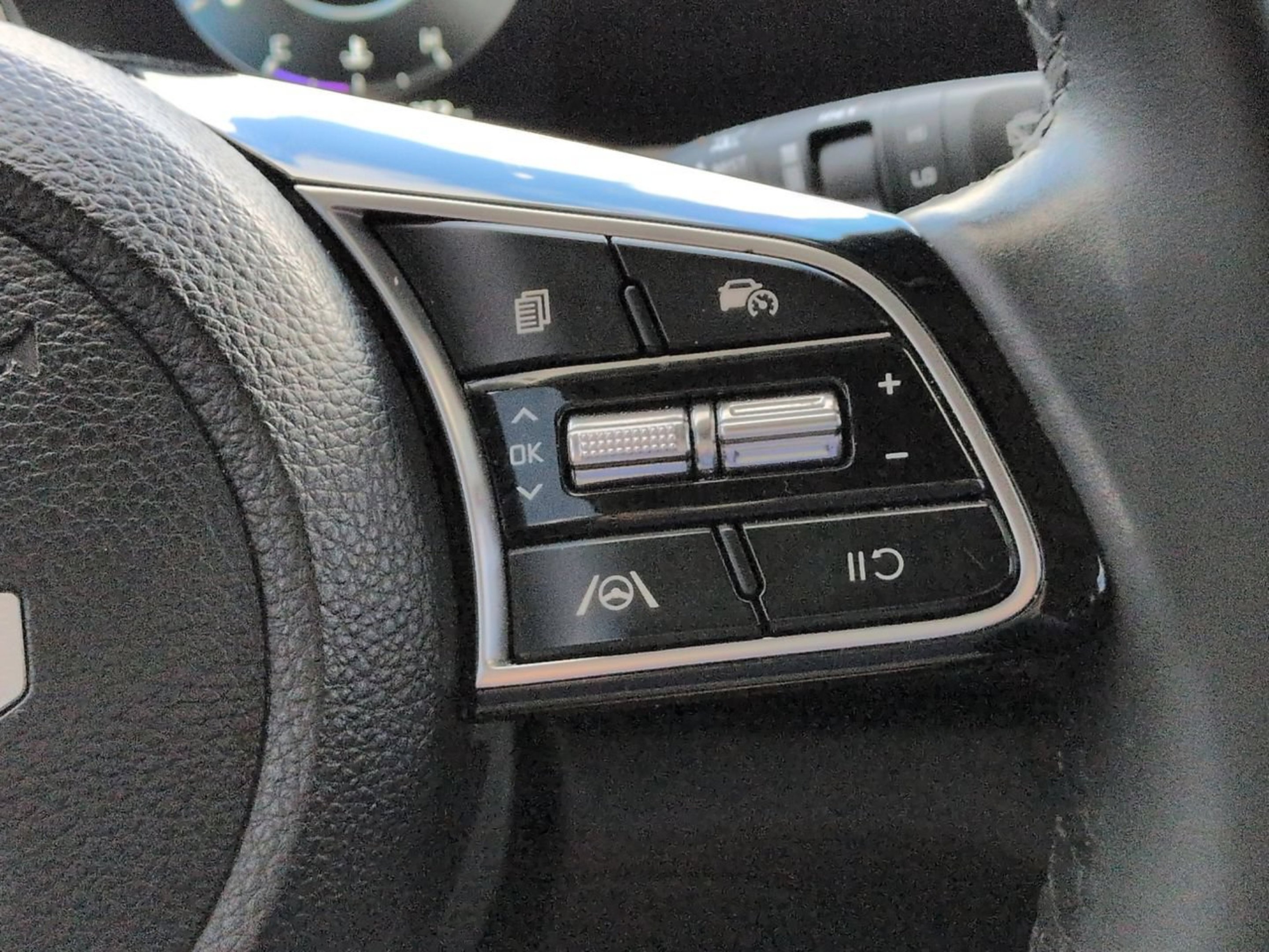 Certified Used 2024 Snow White Pearl Kia EX image 24