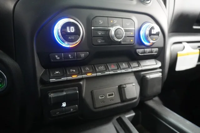 Used 2021 BLACK GMC AT4 image 32