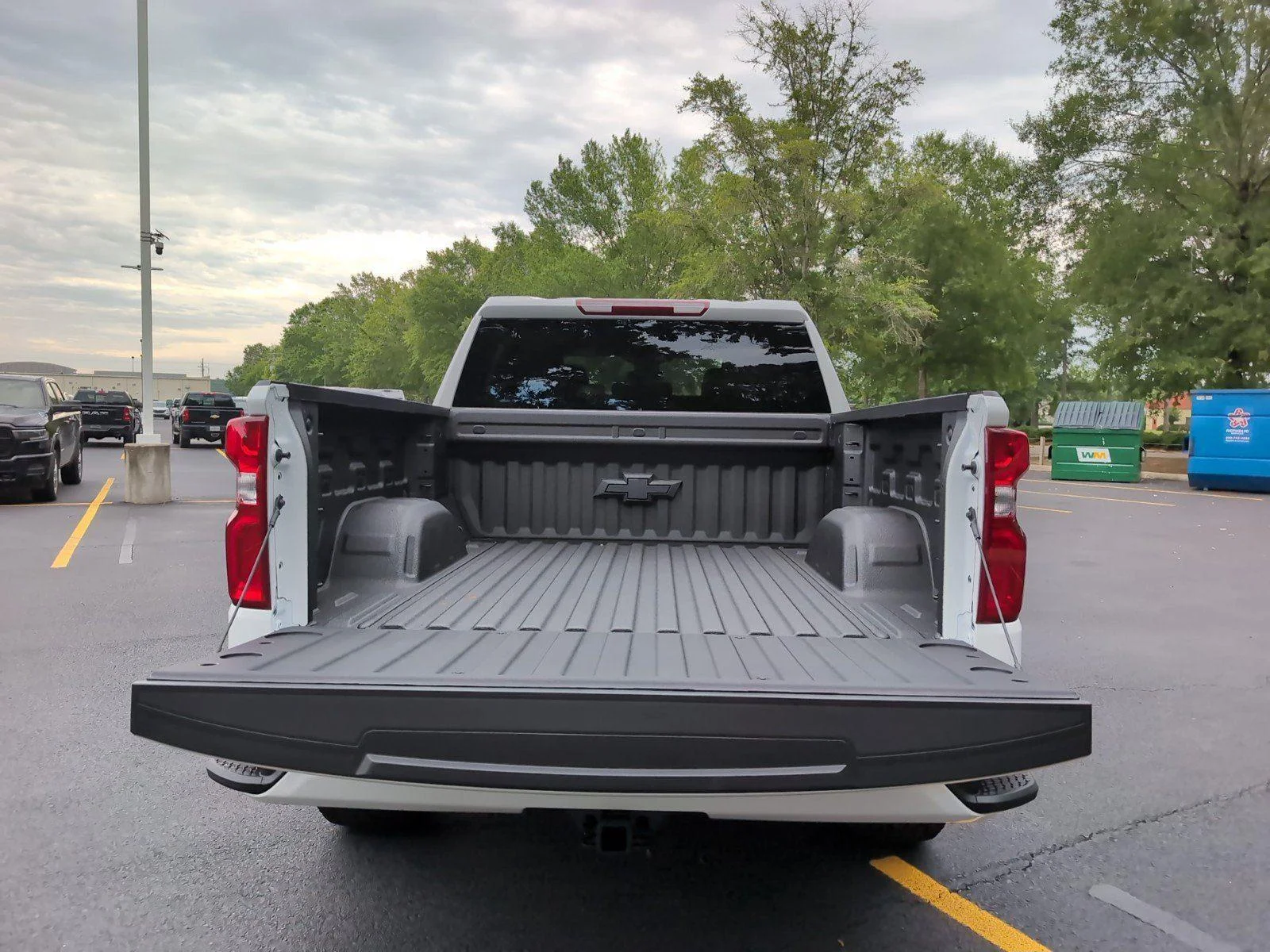 New 2026 Summit White Chevrolet RST image 5