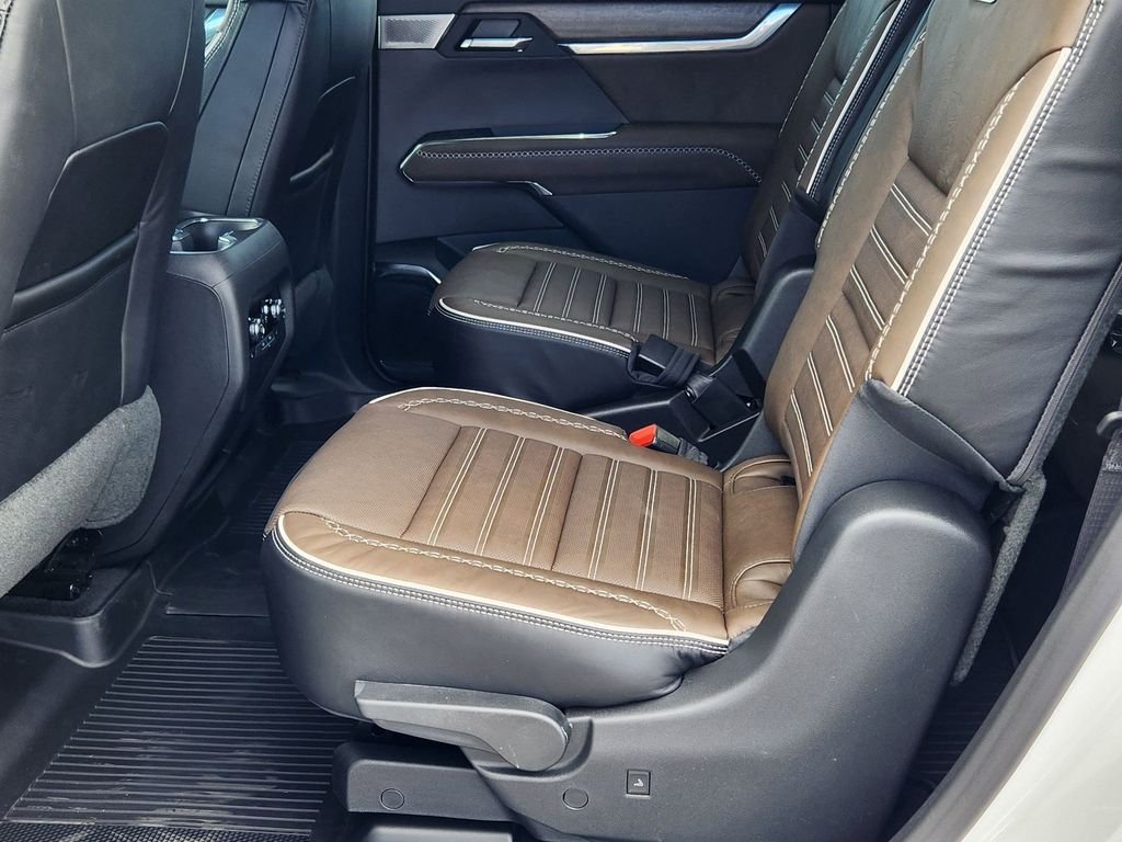 2026 GMC Acadia Denali Ultimate - Photo 14