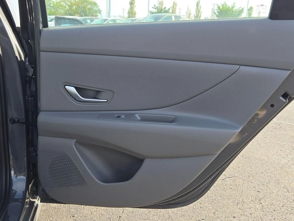 Used 2025 Gray Hyundai SEL Sport image 11