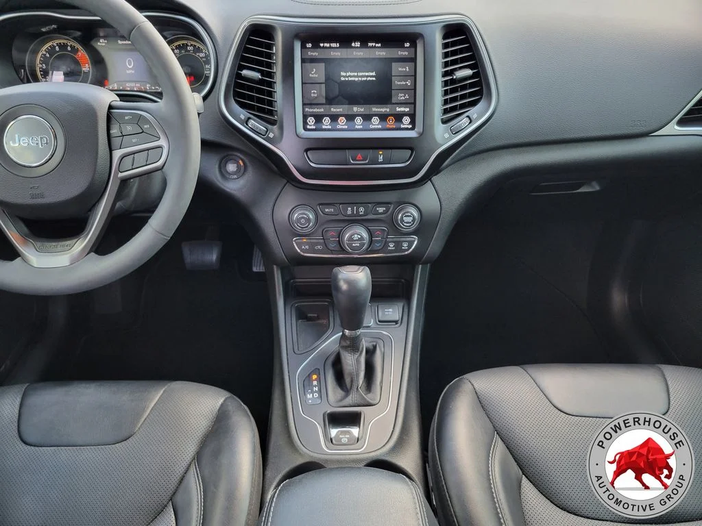 Used 2022 White Jeep Latitude Lux image 21