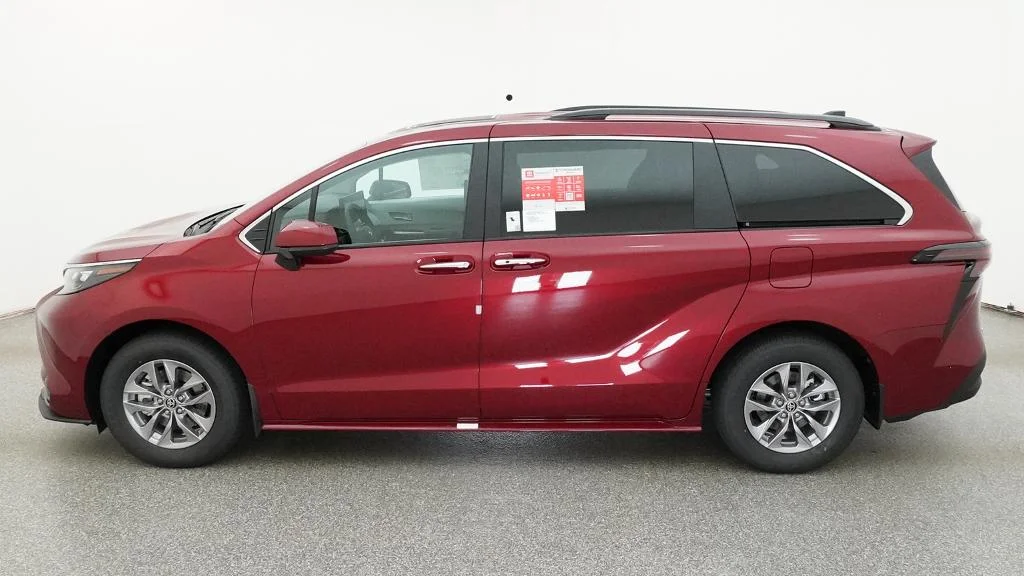 New 2026 Ruby Flare Pearl Toyota XLE image 3