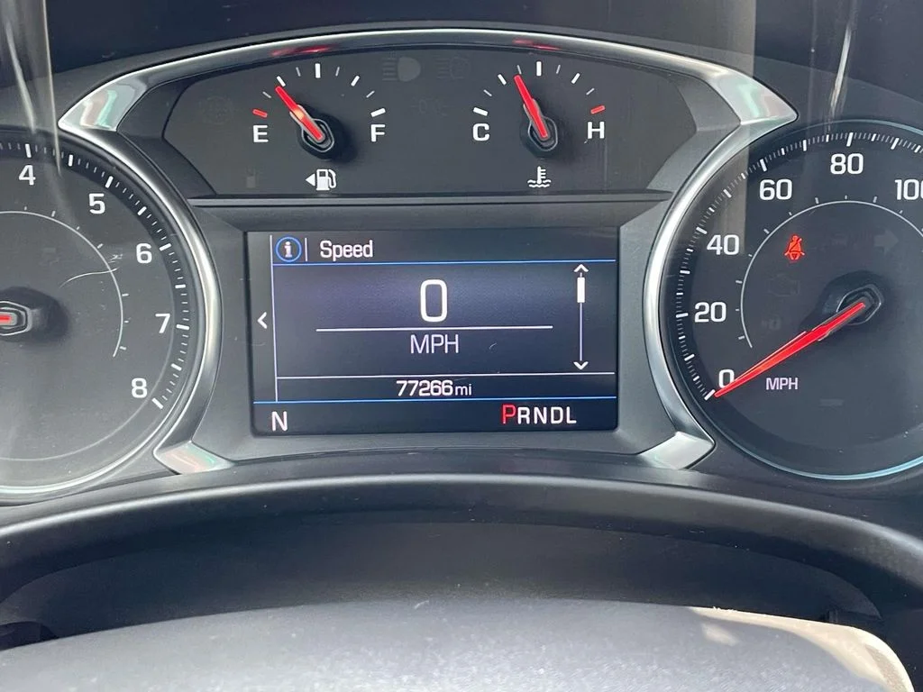 Used 2022 IRIDESCENT PEARL TRICOAT Chevrolet RS image 22