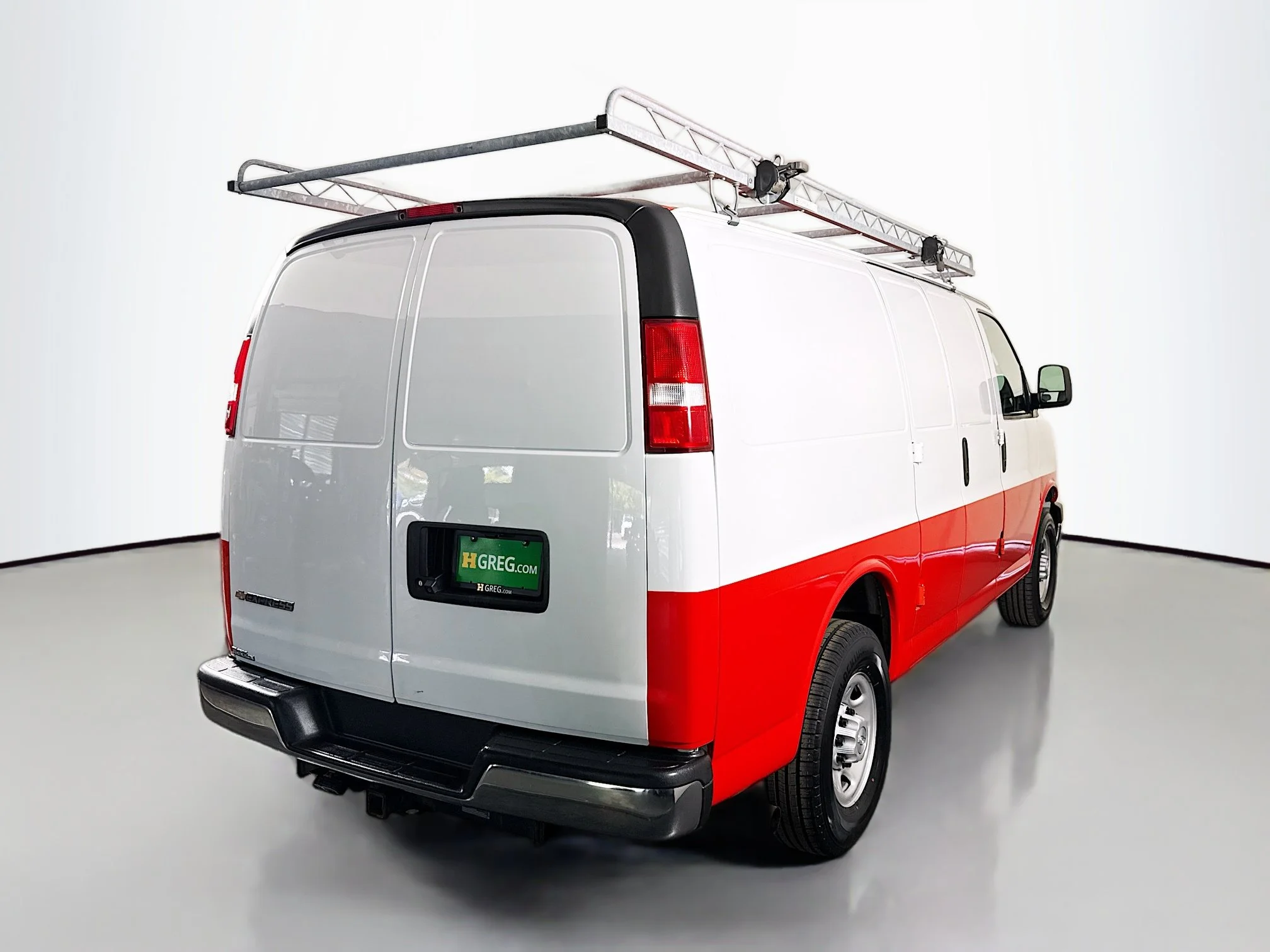Used 2018 Summit White Chevrolet Work Van image 7