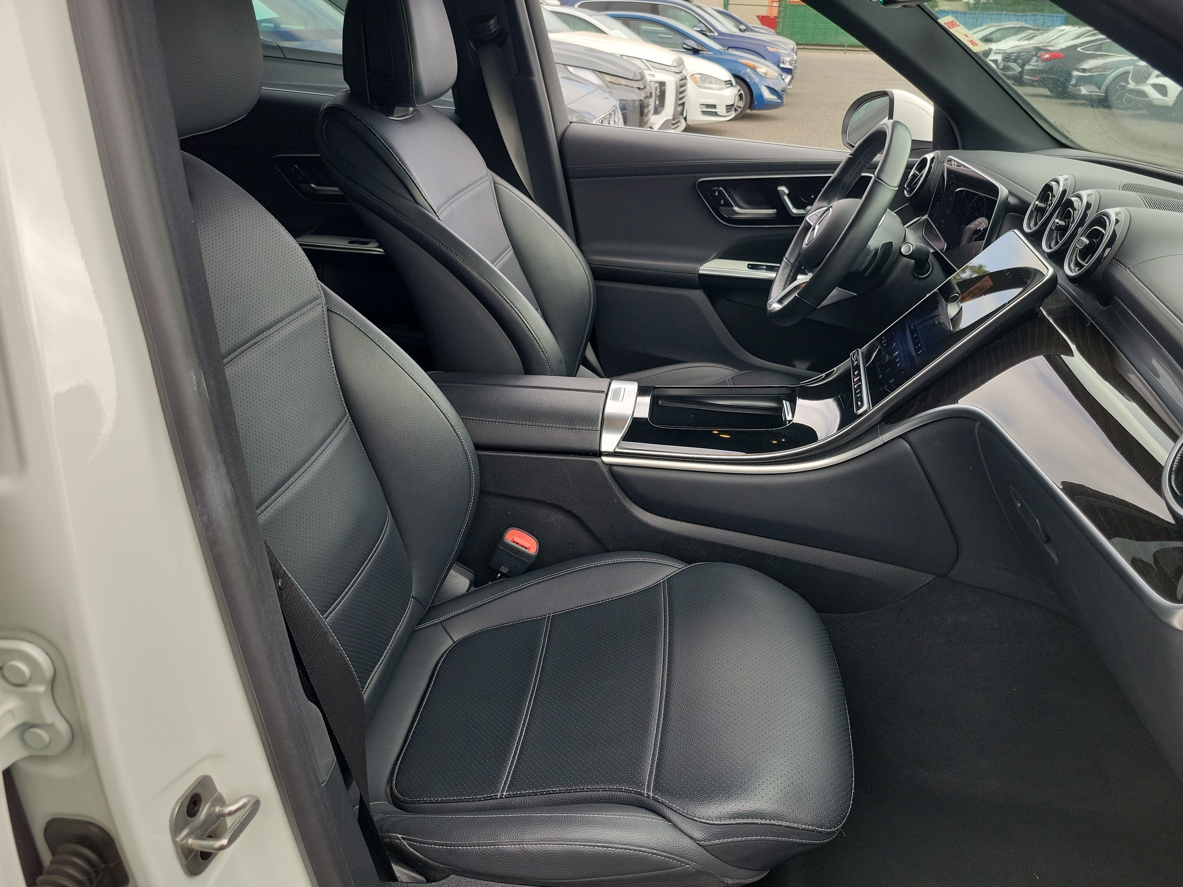 Used 2024 MANUFAKTUR Moonlight White Metallic Mercedes-Benz GLC 300 image 21
