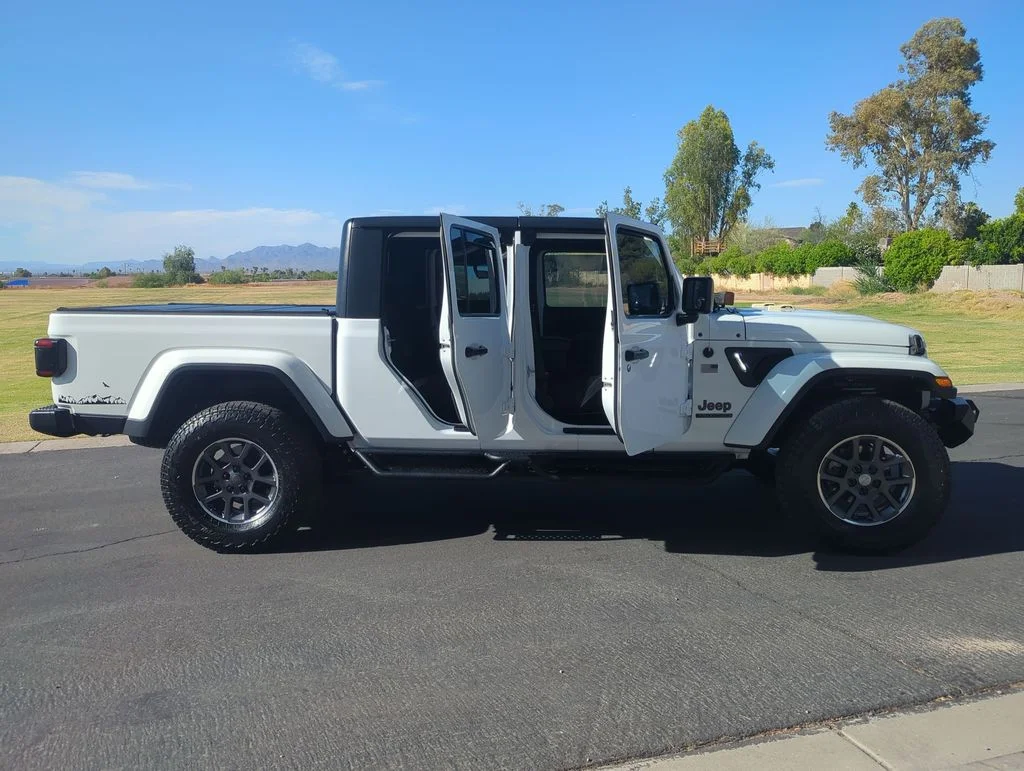 Used 2021 White Jeep Sport image 8