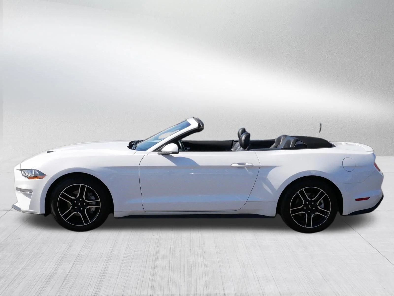Used 2023 Oxford White Ford EcoBoost Premium image 4