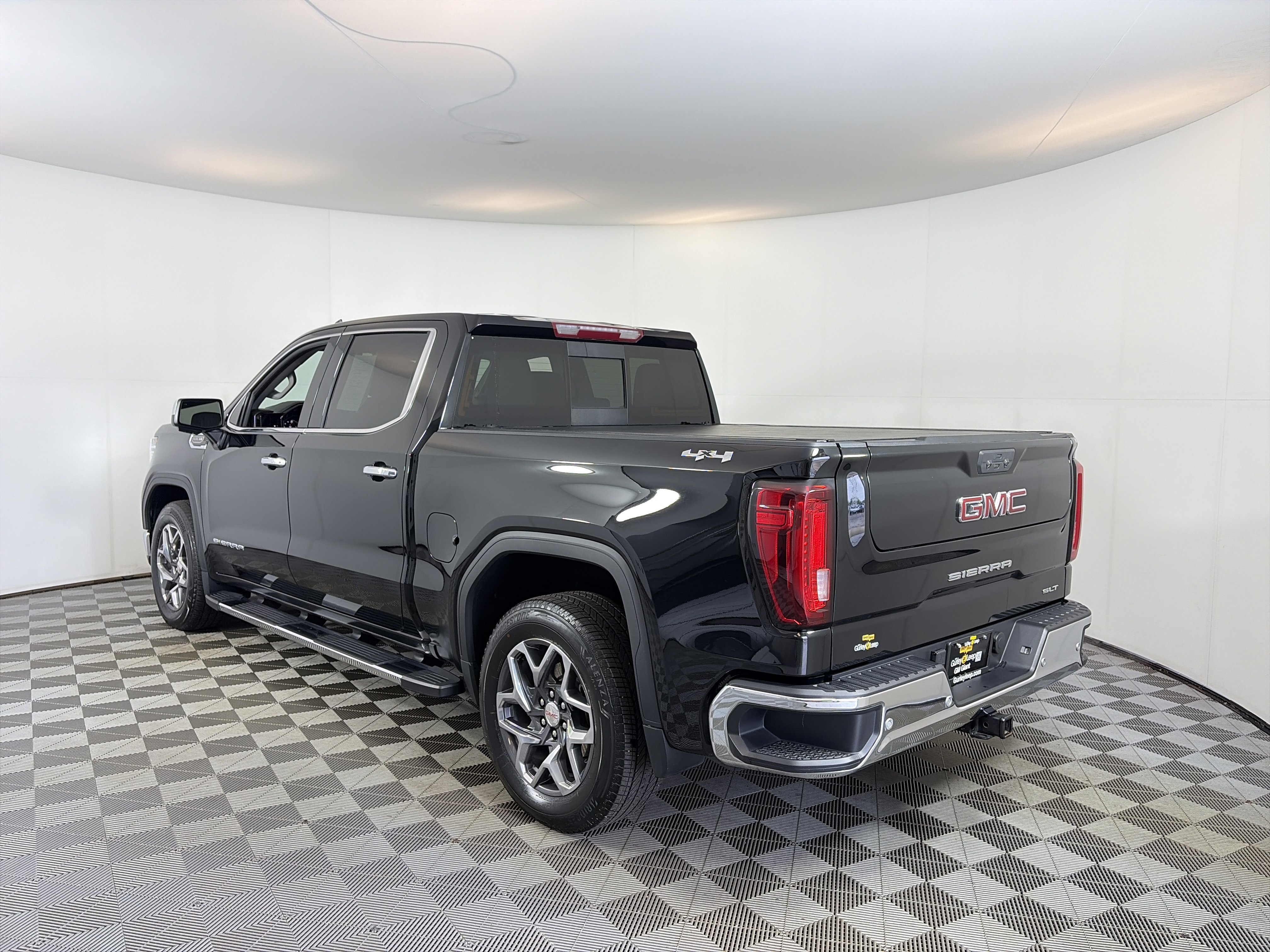 2024 GMC Sierra 1500 SLT - Photo 8