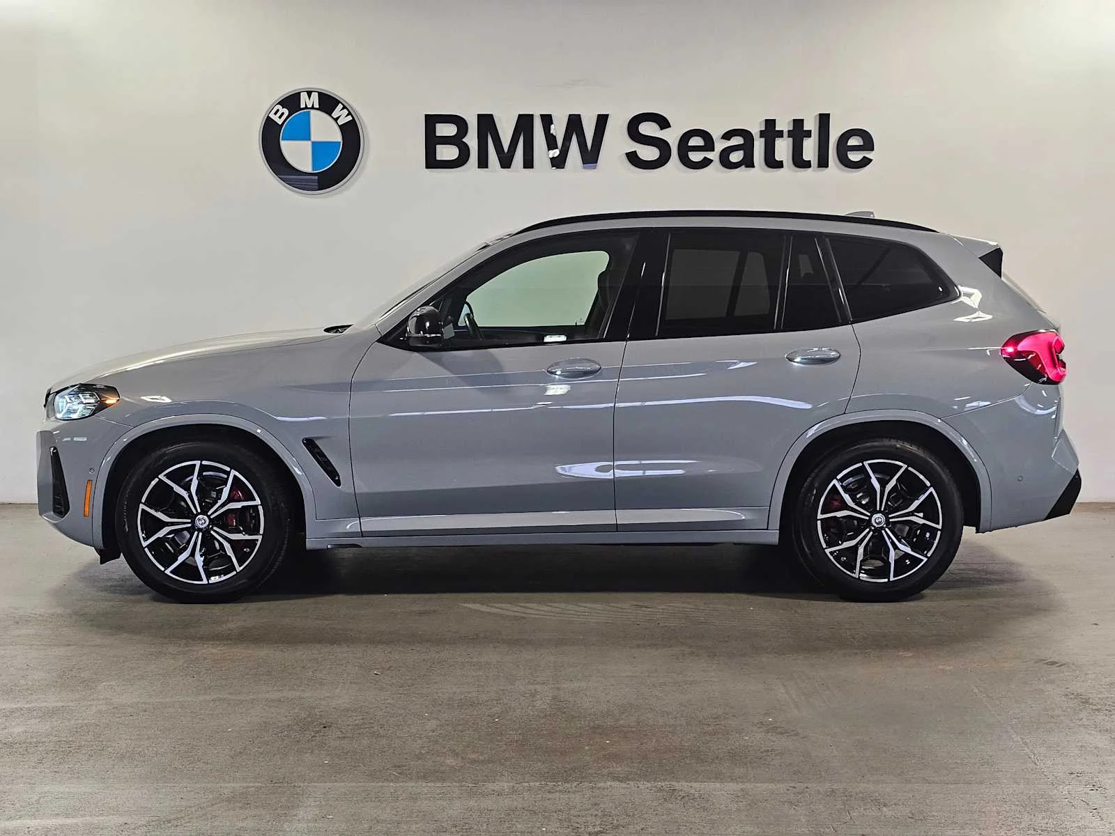 Used 2023 Brooklyn Grey Metallic BMW M40i image 3