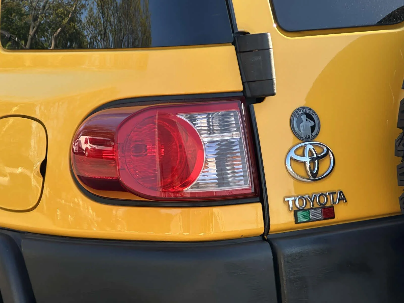 Used 2007 White / Sun Fusion Toyota  image 12