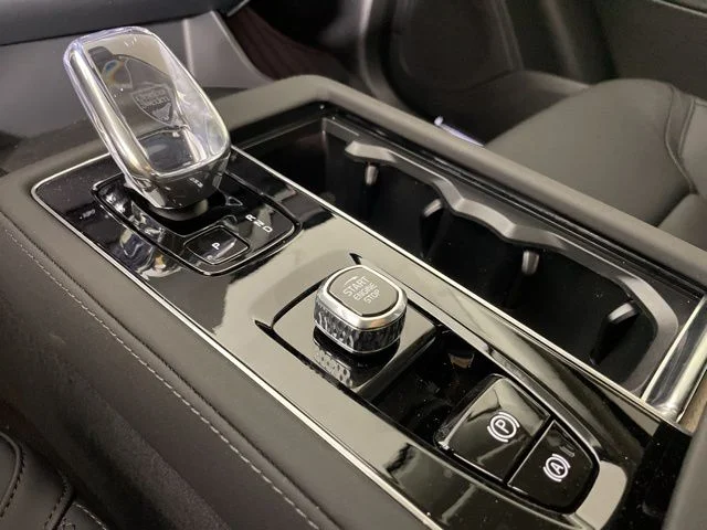 2025 Volvo XC90 Plus - Photo 16