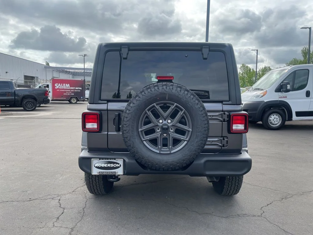 New 2026 Granite Crystal Metallic Clear-Coat Exterior Paint Jeep Sport S image 5