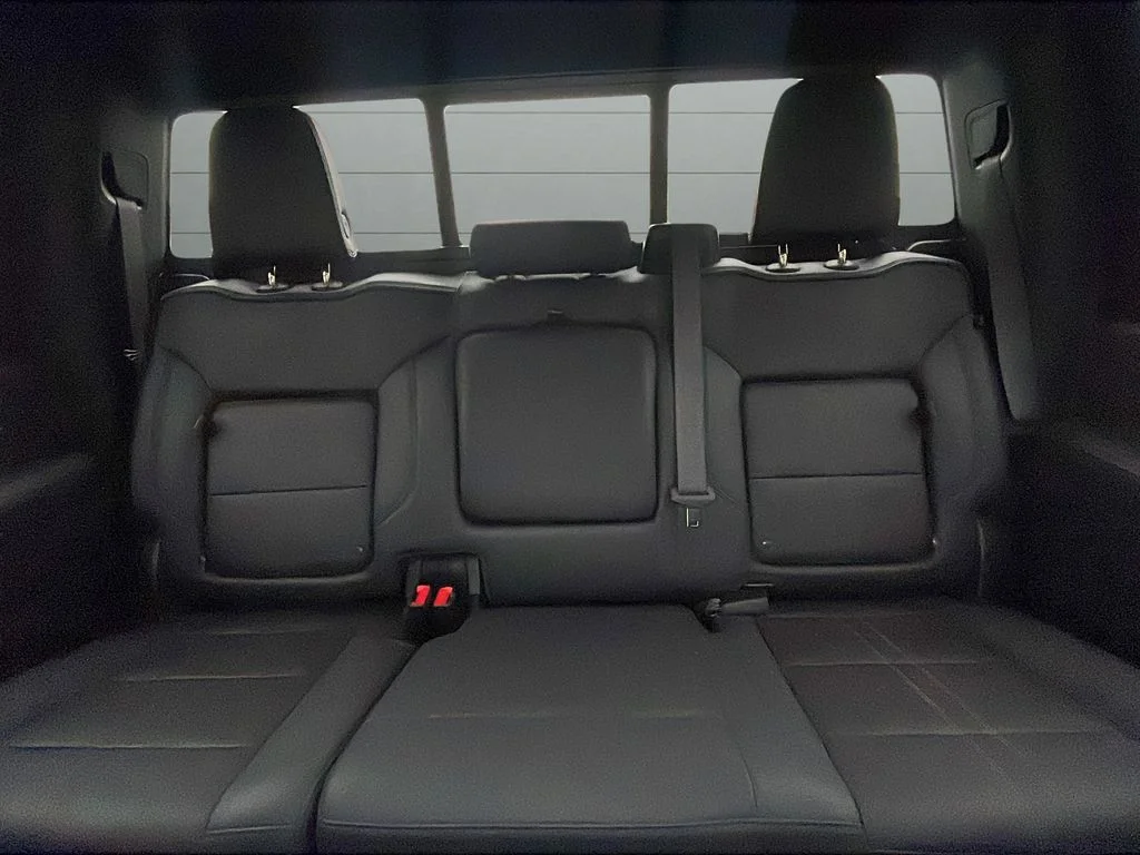 Used 2024 Black Chevrolet High Country image 40