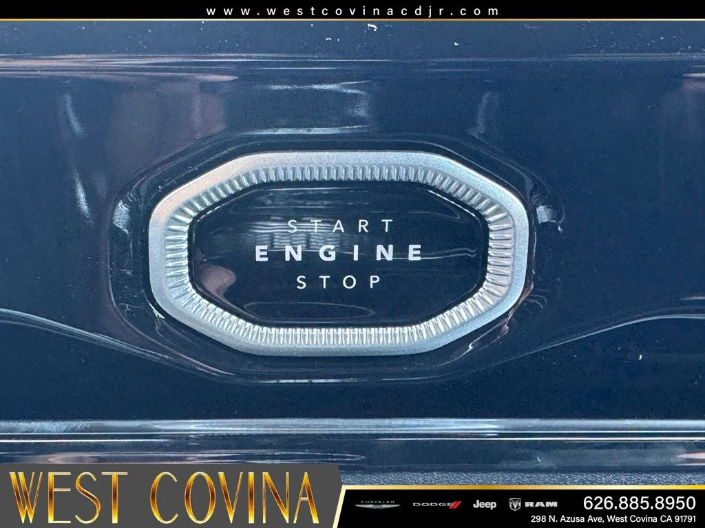 New 2026 Diamond Black Crystal Pearl-Coat Exterior Paint Jeep Altitude image 26