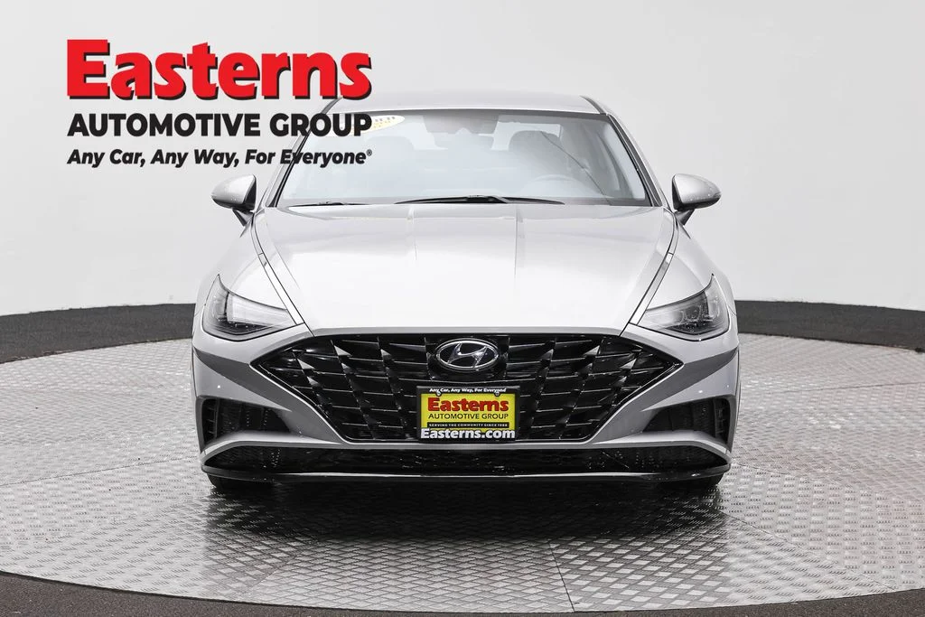 Used 2023 Silver Hyundai SEL image 2