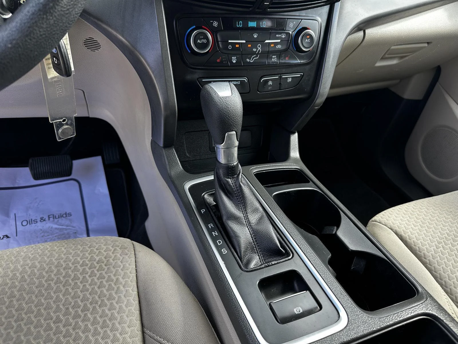 Used 2017 White Gold Ford SE image 17