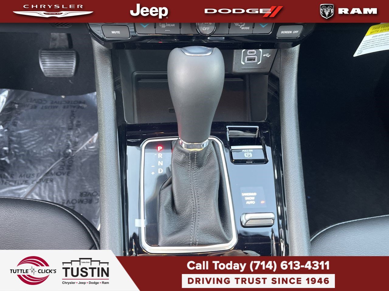 New 2026 Bright White Clearcoat Jeep Latitude image 19