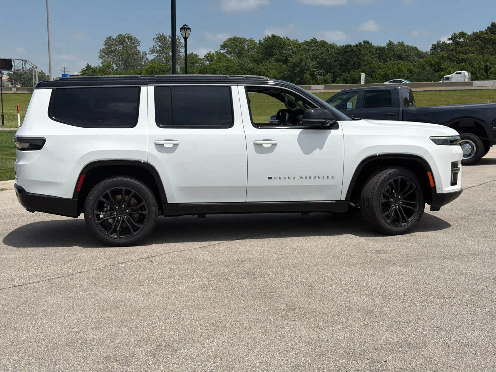 New 2026 Bright White Clearcoat Jeep Summit Reserve image 10