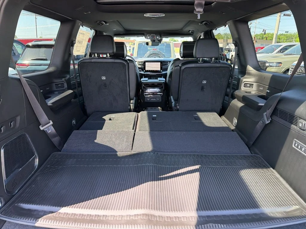 New 2026 Silver-Zynith Exterior Paint Jeep Limited Reserve image 12