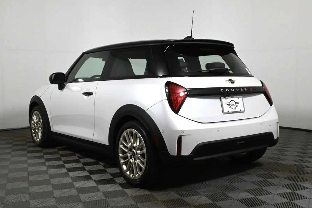 Used 2025 White MINI  image 5