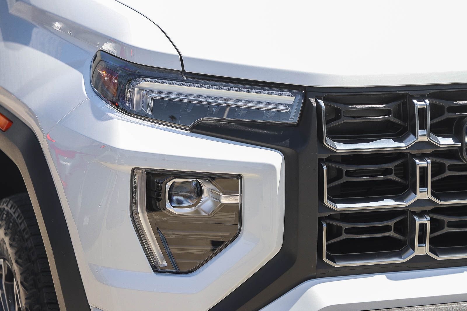 Used 2024 White GMC AT4 image 4