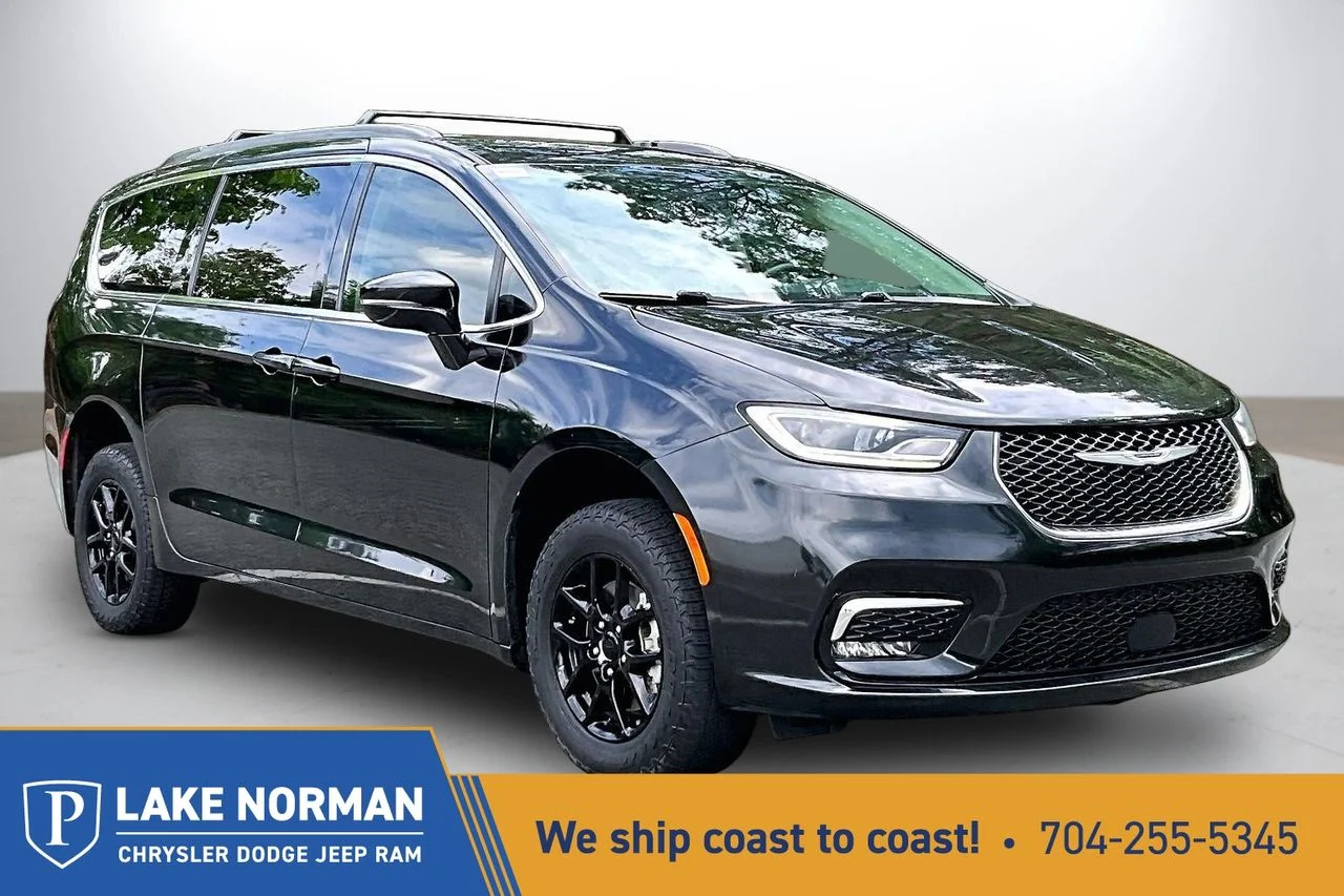 2022 Chrysler Pacifica Touring L's photo
