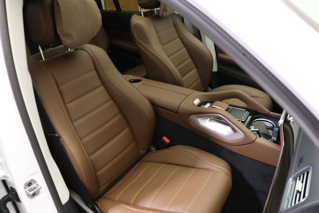 New 2026 MANUFAKTUR Moonlight White Metallic Mercedes-Benz GLS 450 image 51