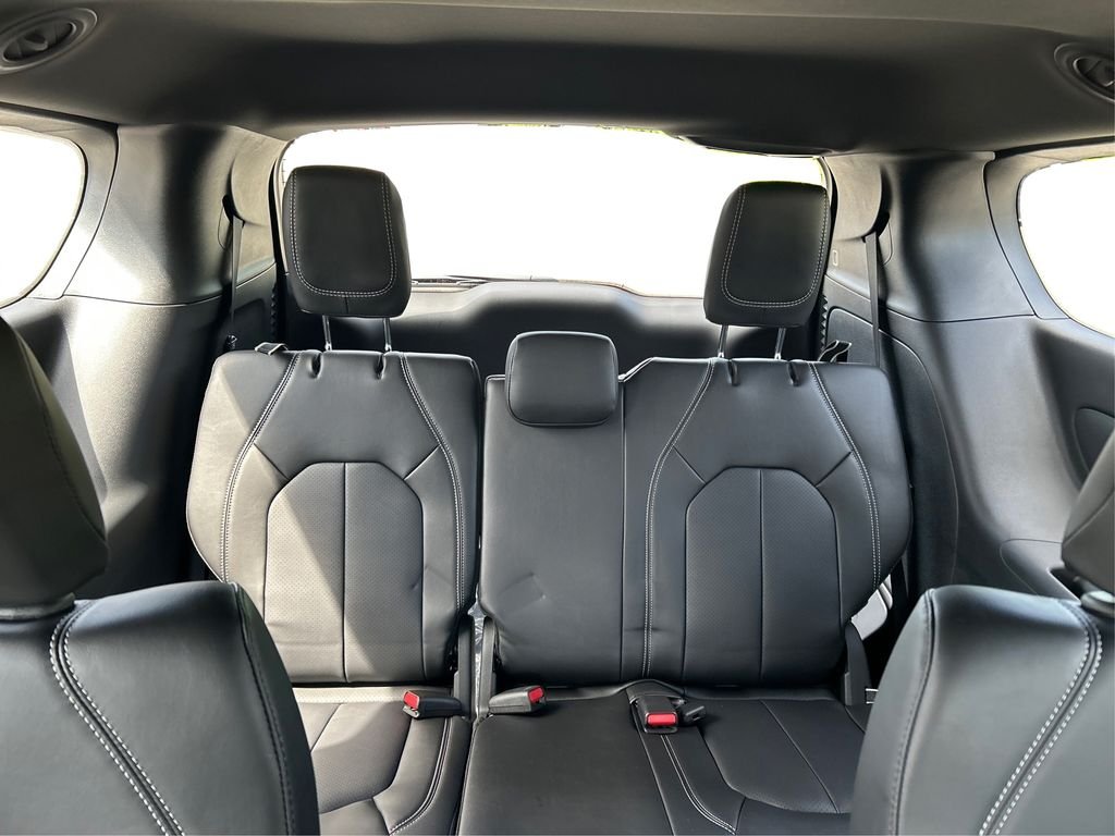 2025 Chrysler Voyager LX - Photo 38