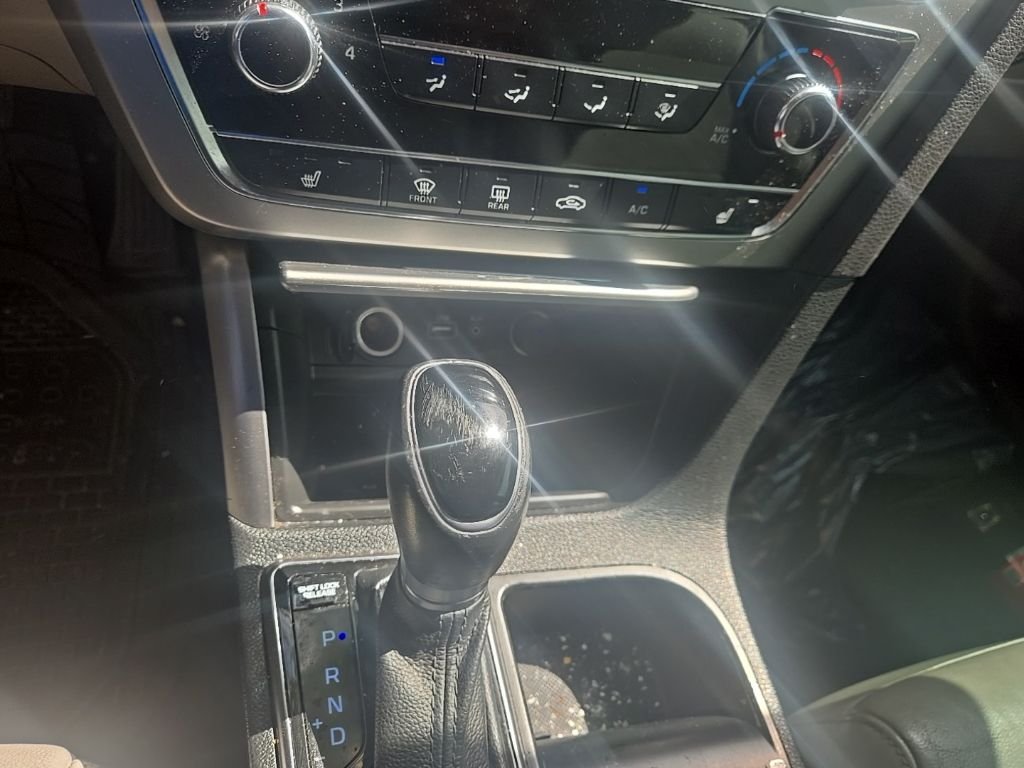 Used 2016 Red Hyundai Sport image 13