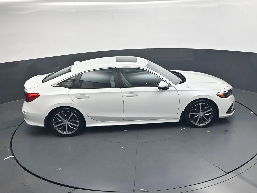 Used 2023 Platinum White Pearl Honda Touring image 28