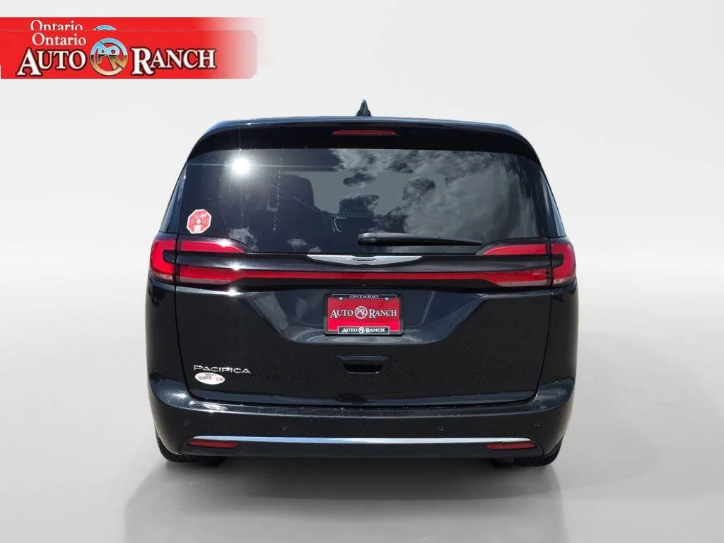 Used 2023 Brilliant Black Crystal Pearlcoat Chrysler Touring L image 4