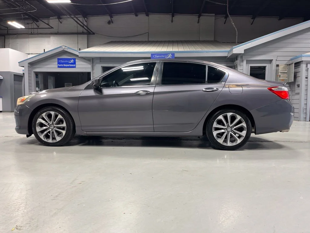 Used 2015 Modern Steel Metallic Honda Sport image 4