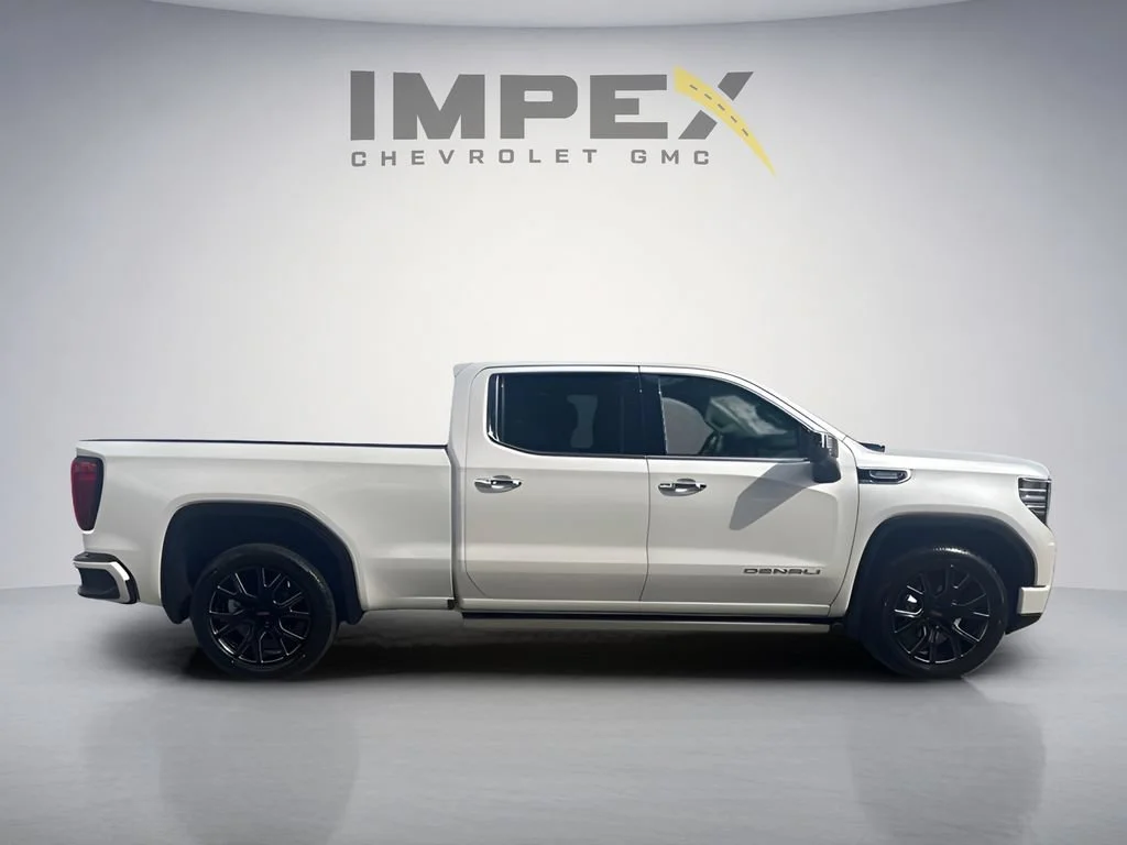 Used 2022 WHITE FROST TRICOAT GMC Denali image 6