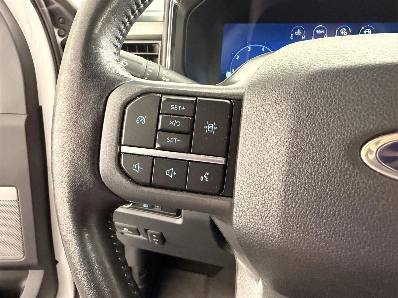 Used 2024 Oxford White Ford LARIAT image 28