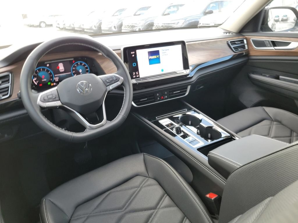New 2026 Black Volkswagen 2.0T SE w/Technology image 8