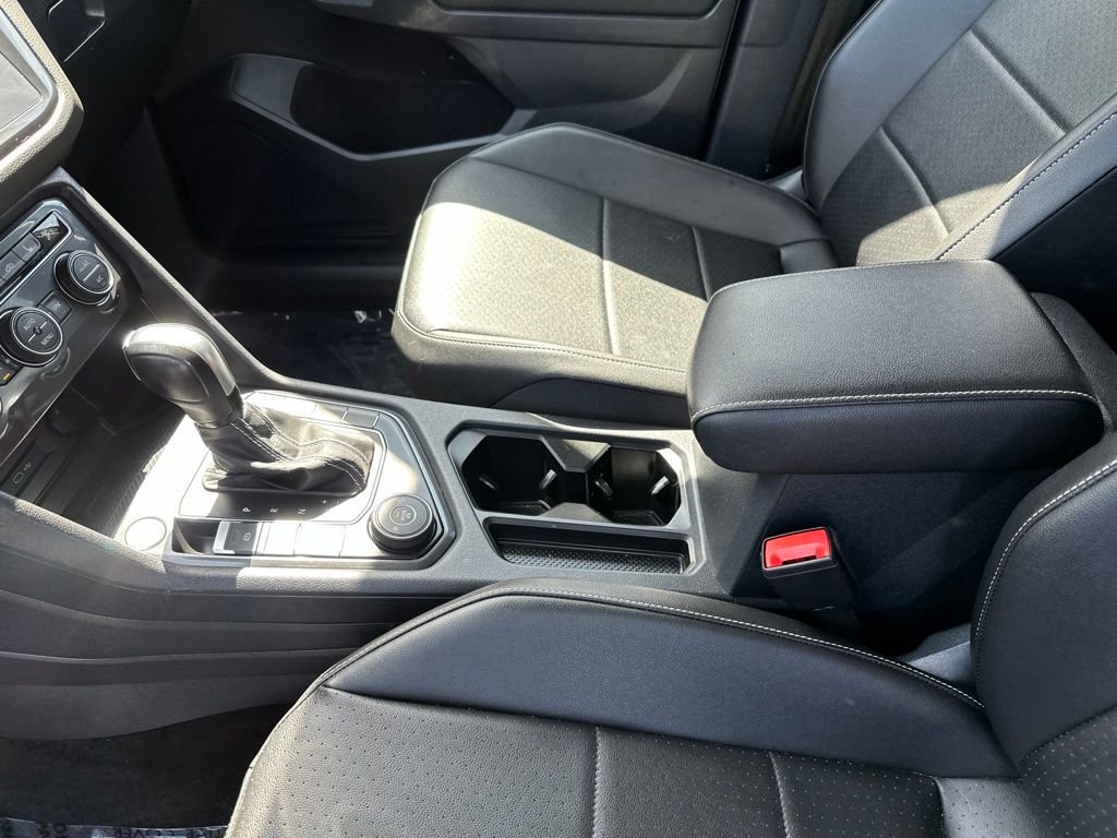 Used 2021 White Volkswagen  image 18