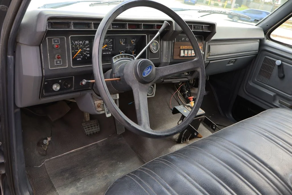 Used 1987  Ford F8000 image 15