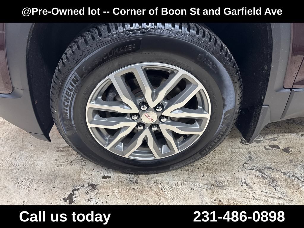Used 2017 BLACK CHERRY METALLIC GMC SLE image 11