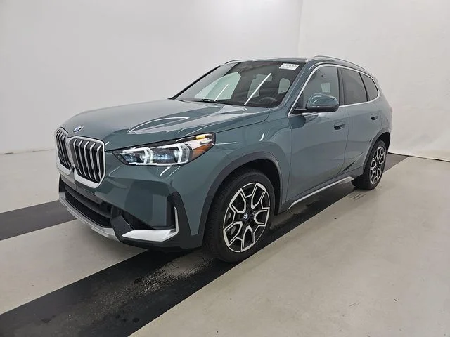 2025 BMW X1's photo