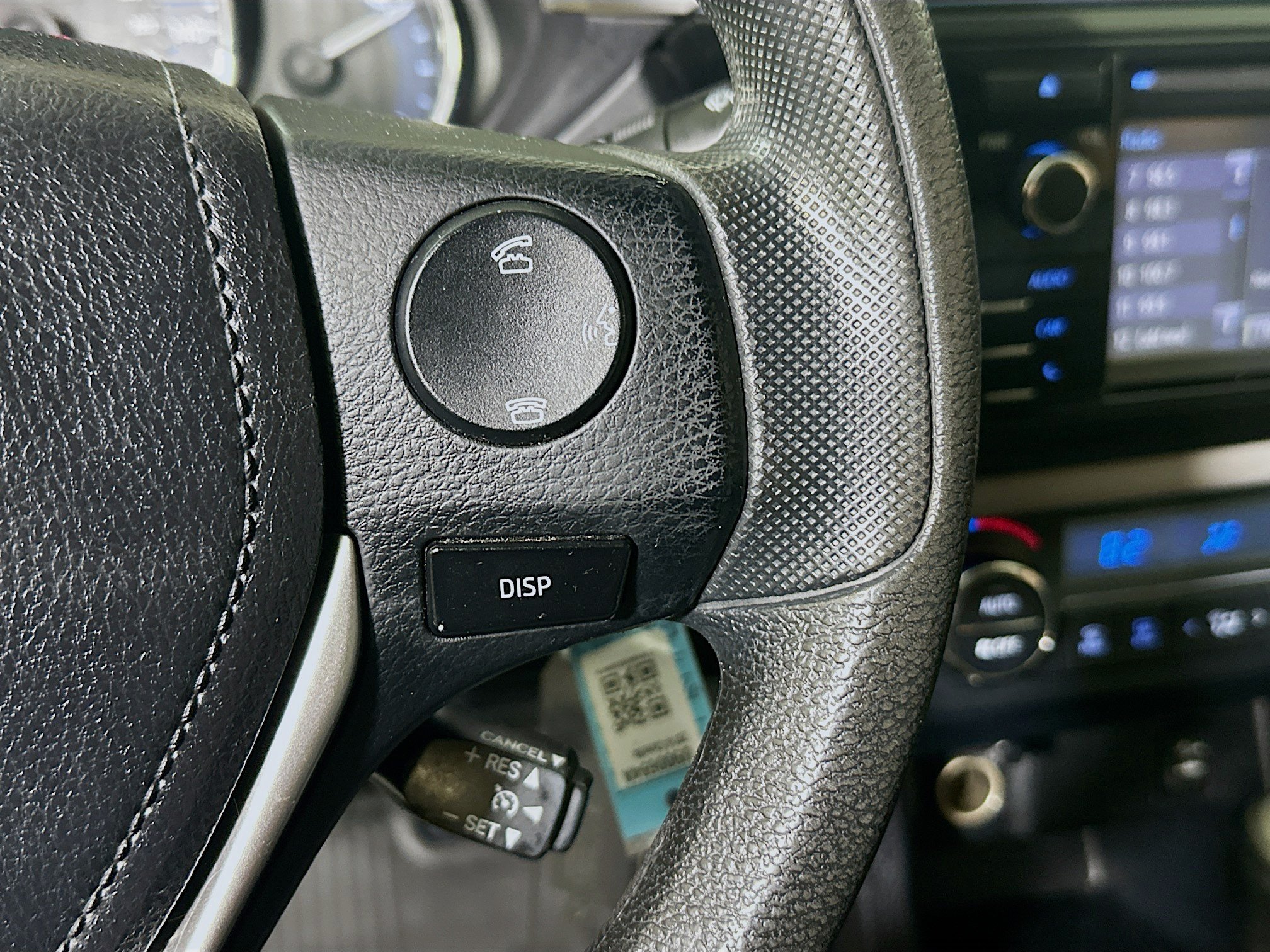 Used 2014 Classic Silver Metallic Toyota LE image 17