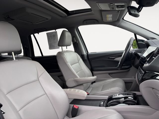 Used 2019 Gray Honda Touring image 12