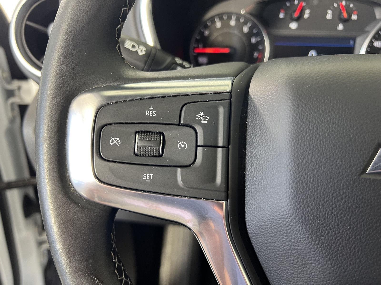 Used 2025 Summit White Chevrolet LT image 9