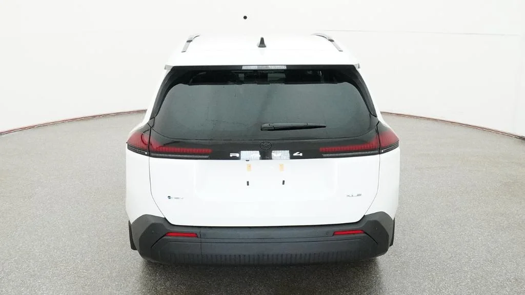 New 2026 Ice Cap Toyota XLE Premium image 5