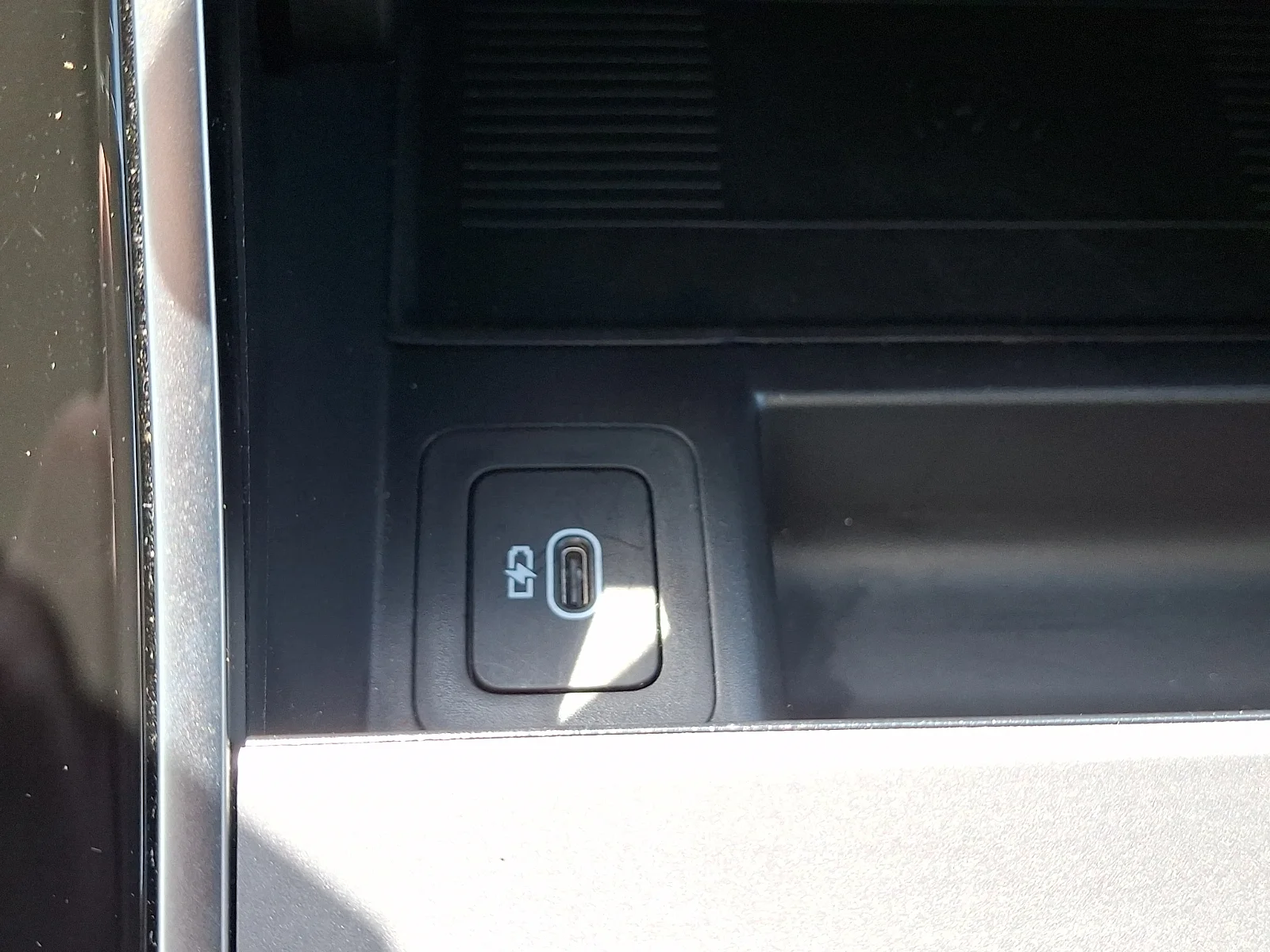 Certified Used 2026 Fuji White Land Rover S image 23